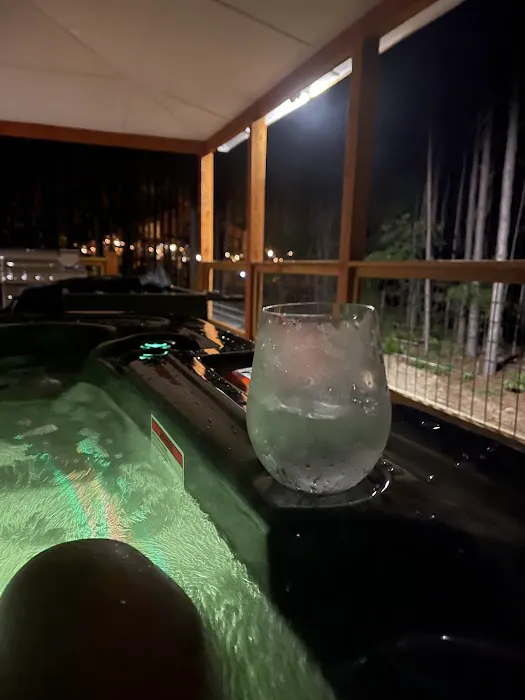 Dancing Moon Luxury Cabin Picture 2