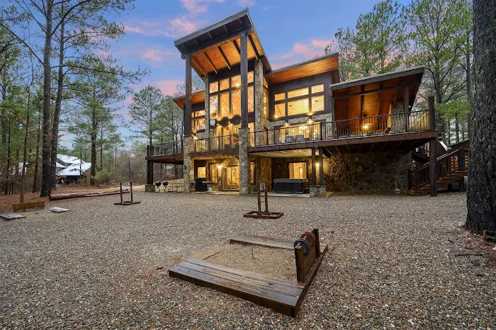 Iron Stone Lodge Picture 2