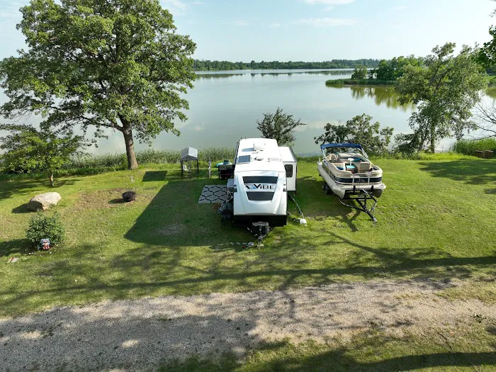 2Annes Lakeside RV Park Picture 2