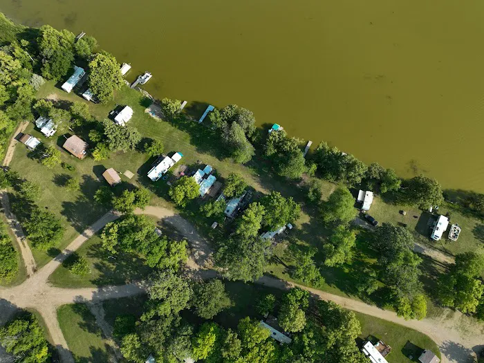 2Annes Lakeside RV Park Picture 4