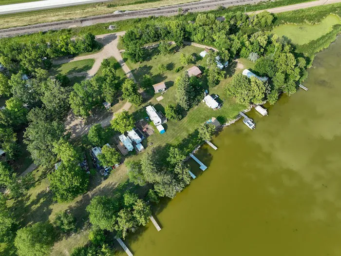 2Annes Lakeside RV Park Picture 6