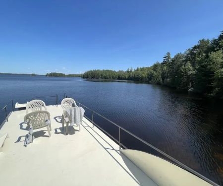 HB Randolph Bay N34 Houseboat Campsite