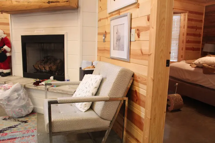 Urban Hideaway Cabin Picture 10