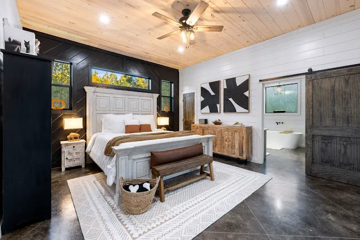 Sunrise & Serenity Cabin Picture 7