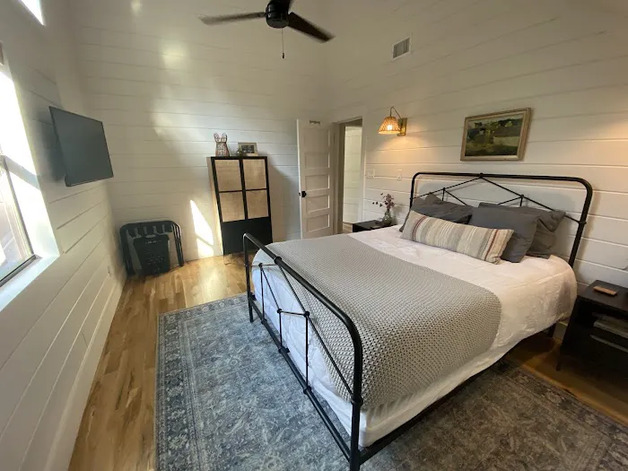 Black Beauty Cabin Picture 2