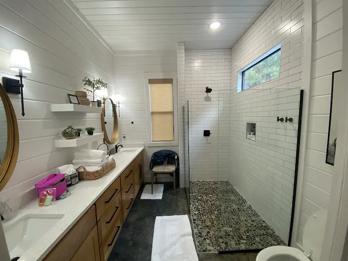 Black Beauty Cabin Picture 7