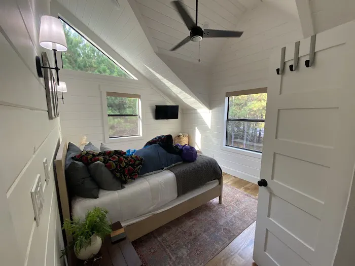 Black Beauty Cabin Picture 1
