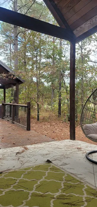Neon Moon Luxury Cabin Picture 3