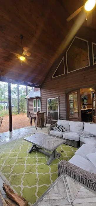 Neon Moon Luxury Cabin Picture 5