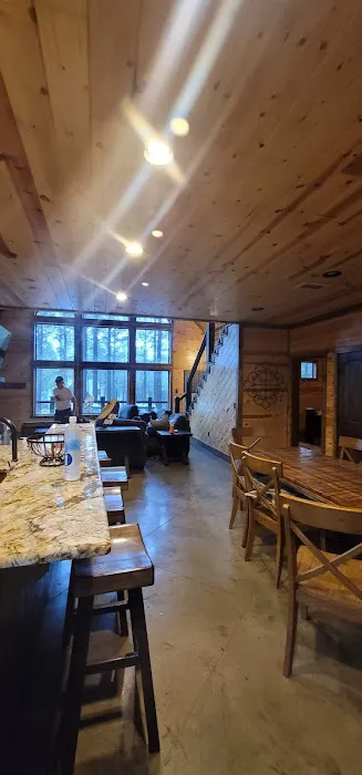 Neon Moon Luxury Cabin Picture 1