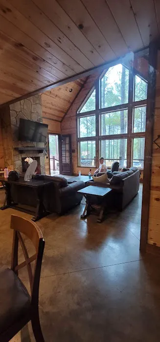 Neon Moon Luxury Cabin Picture 7