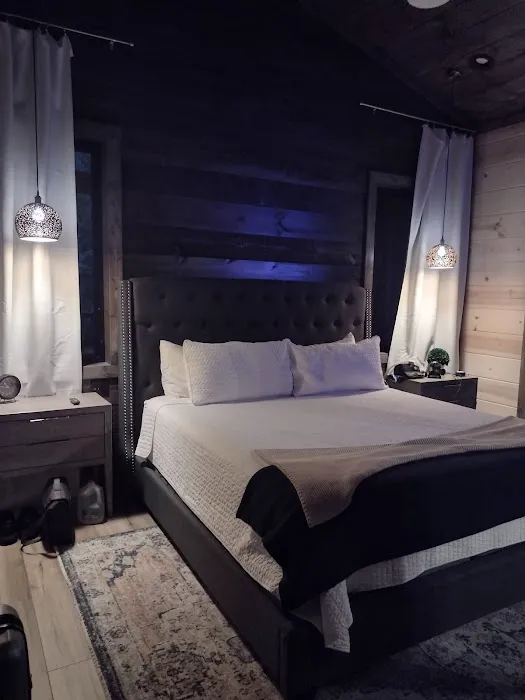 Walkin' After Midnight Cabin Picture 7