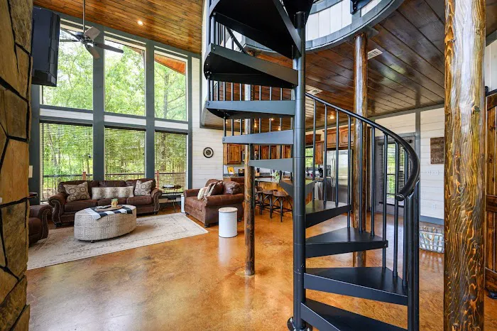 Round Here Buzz Picture 1