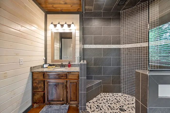 Round Here Buzz Picture 2