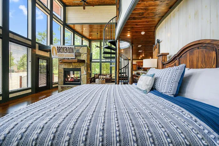 Round Here Buzz Picture 7