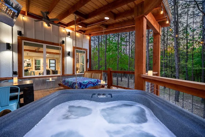 Breakfast at Tiffanys Cabin Picture 4