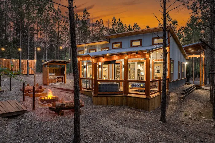 Breakfast at Tiffanys Cabin Picture 3