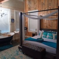 Breakfast at Tiffanys Cabin ico