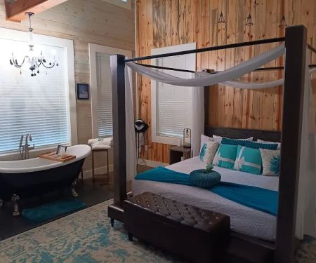 Breakfast at Tiffanys Cabin