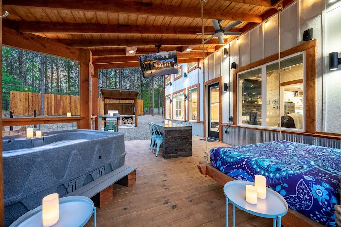 Breakfast at Tiffanys Cabin Picture 6