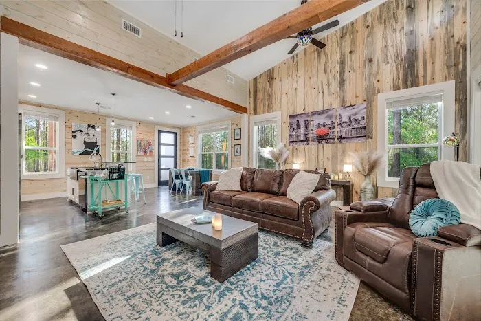 Breakfast at Tiffanys Cabin Picture 7