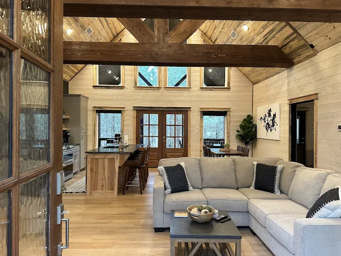 Lone Pine Lodge Picture 1