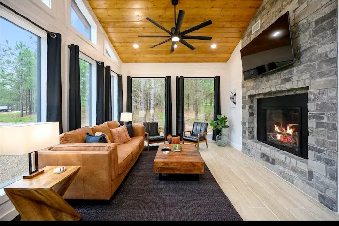 The Ember House Picture 3