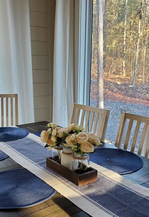 Sunshine & Roses Cabin Picture 3