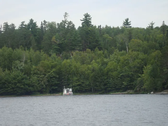 HB Mica Bay Beach N19 Houseboat Campsite Picture 1