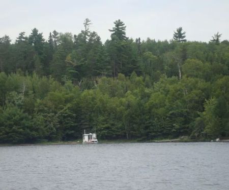 HB Mica Bay Beach N19 Houseboat Campsite