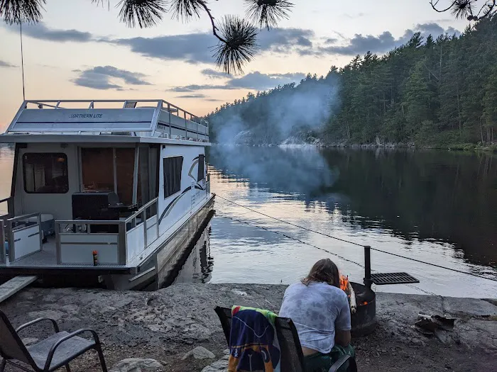 HB Snake Island View N52 Houseboat (Rock Landing) Campsite Picture 3