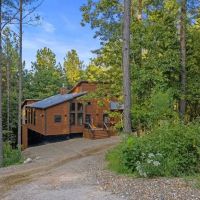 Tucked Inn Luxury Cabin ico
