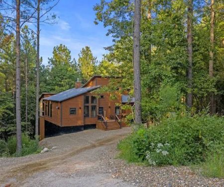 Tucked Inn Luxury Cabin