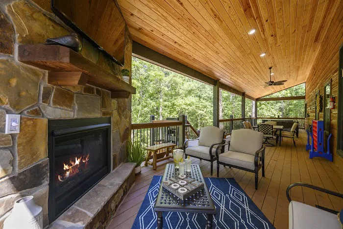 Tucked Inn Luxury Cabin Picture 4