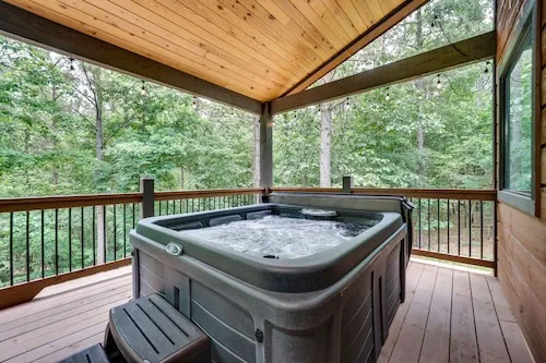 Tucked Inn Luxury Cabin Picture 5