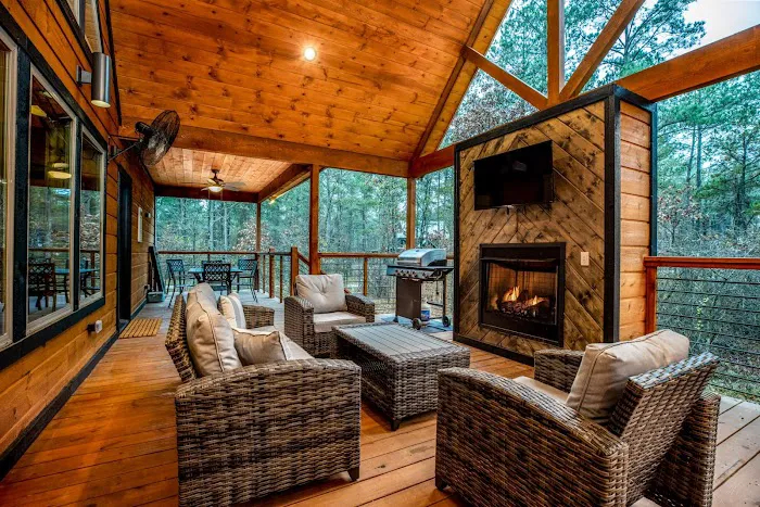 The Whiskey Rose Cabin Picture 4