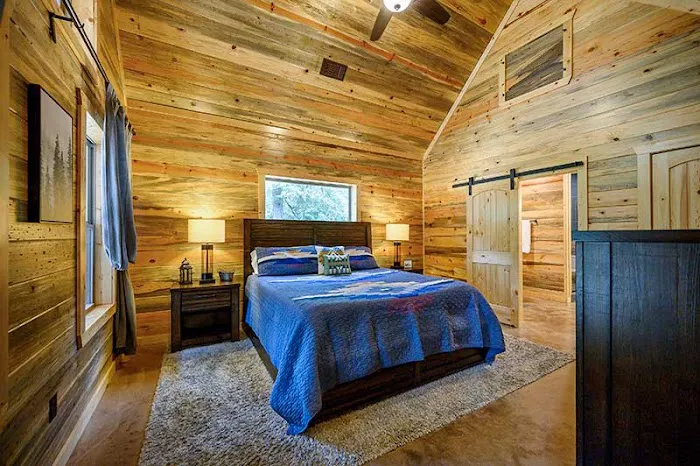 Bearfoot Lodge Picture 2