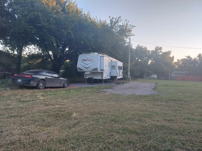 Dennis Trailer Parking Picture 1