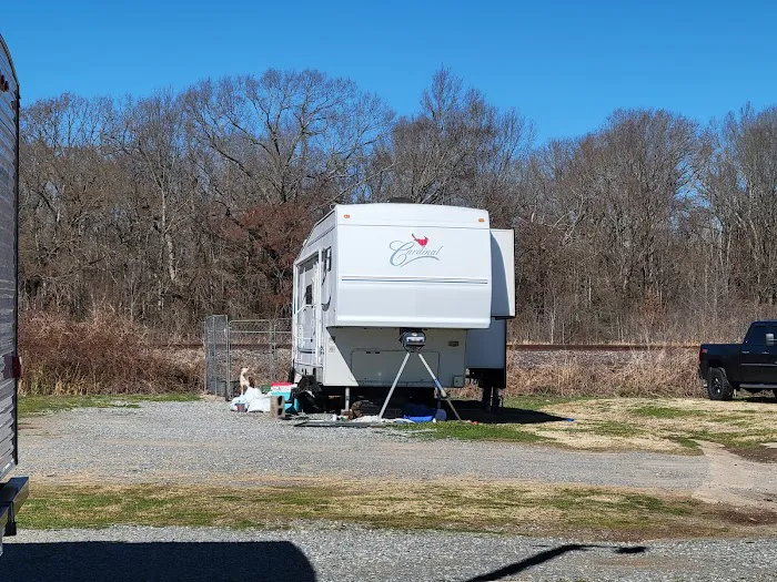 The Fishing Camp & RV Park Picture 2