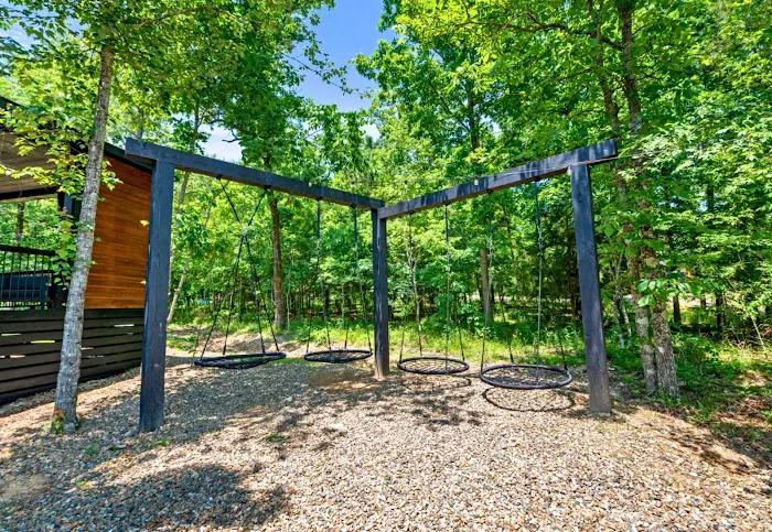 Bear Hideaway Picture 2