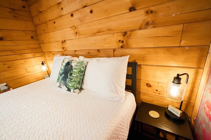 Bigfoots Log Cabin Picture 10
