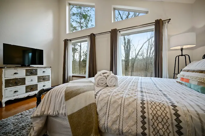 Aiukli Creek View Cabin Picture 4