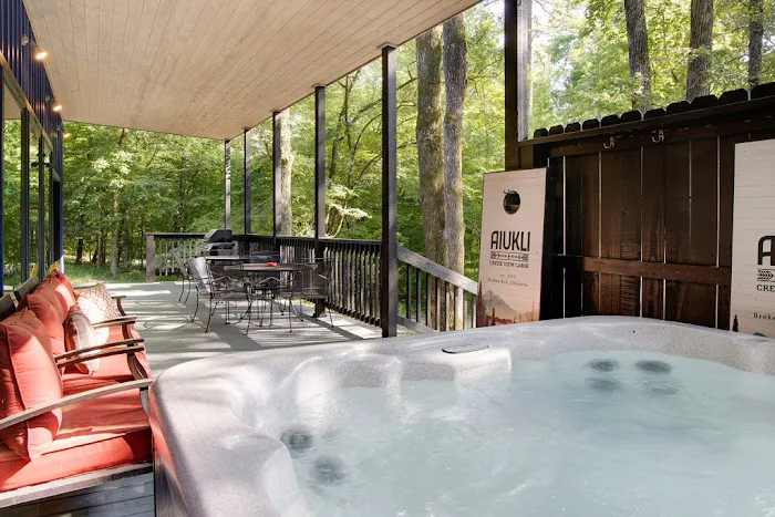 Aiukli Creek View Cabin Picture 7