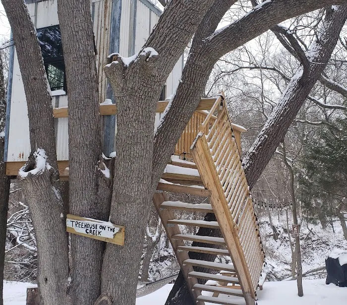 Treehouse on the Creek Picture 7