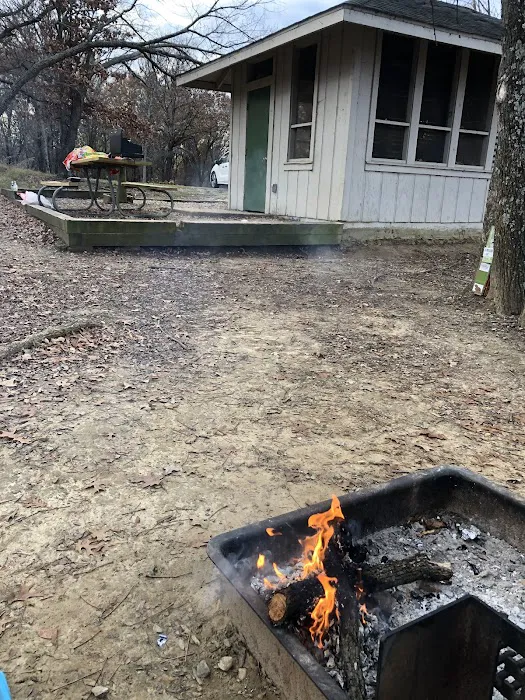 Eagle Point Screen Shelter Area Picture 9