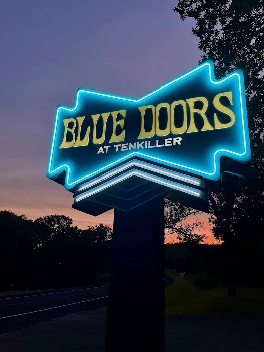 Blue Doors Cabins at Tenkiller Picture 9