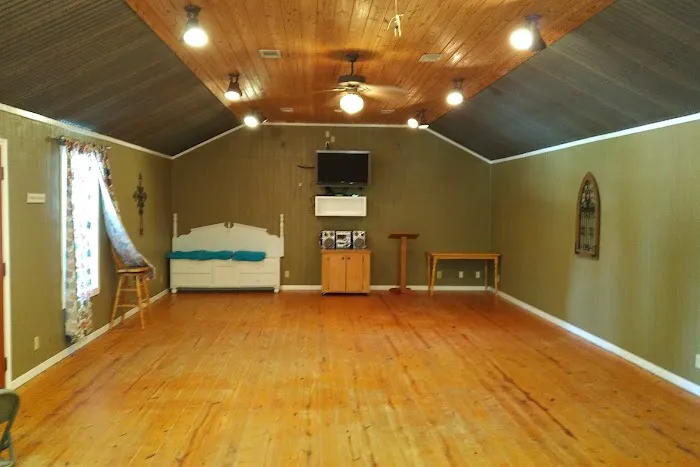 Whispering Creek Lodging & RV Resort Picture 6