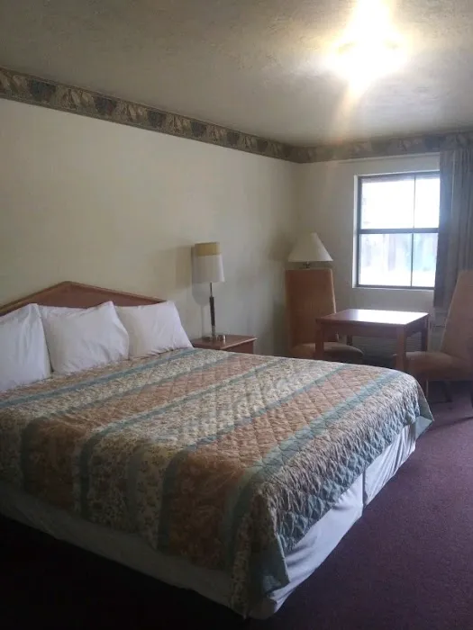 Whispering Creek Lodging & RV Resort Picture 3