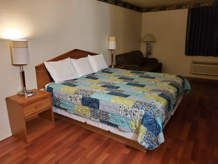 Whispering Creek Lodging & RV Resort Picture 8