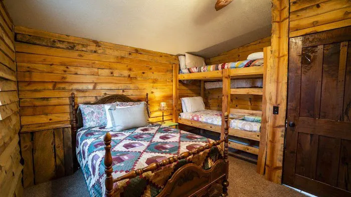 Riverbend Hideaway Cabin Picture 7